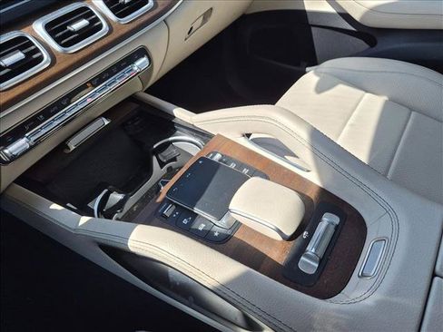 Used 2021 Mercedes-Benz GLS 450 4MATIC image 11