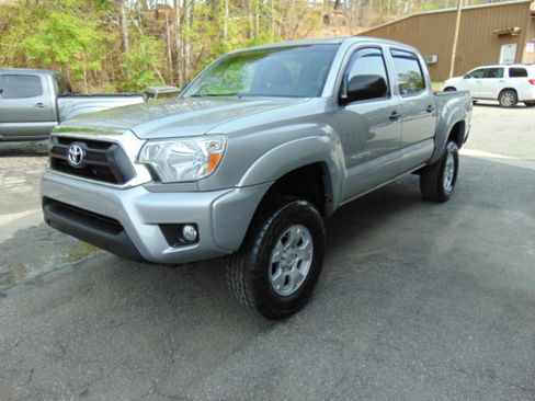 Used 2015 Toyota Tacoma 4x4 Double Cab w/ TRD Off-Road Package image 26