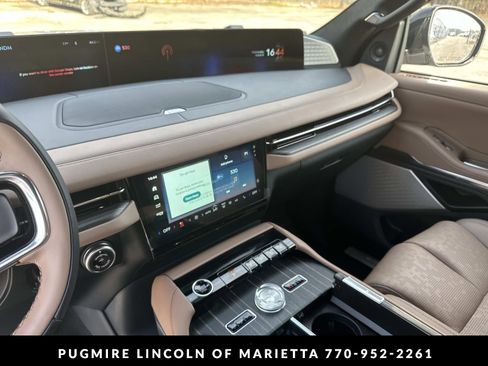 New 2026 Lincoln Navigator L Black Label AWD/4WD image 21