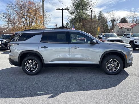 New 2026 Chevrolet Traverse LT image 9