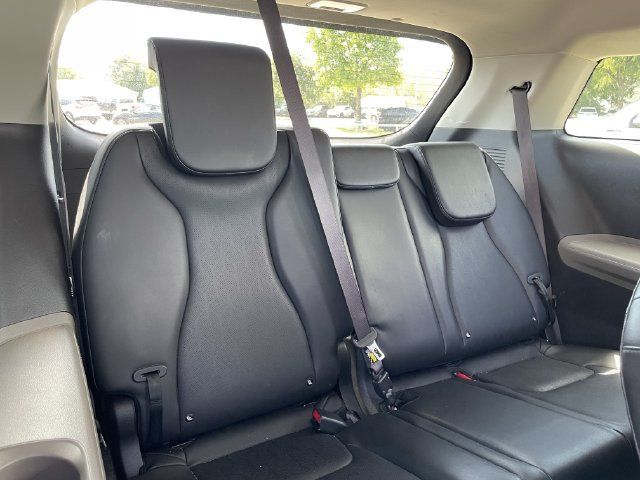 Used 2025 Kia Carnival FWD image 27