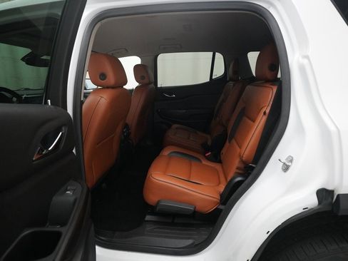 Used 2019 GMC Acadia SLT image 16