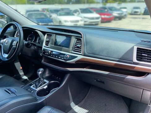 Used 2015 Toyota Highlander Limited AWD/4WD image 17