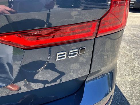 Used 2025 Volvo XC60 B5 Plus AWD/4WD image 10