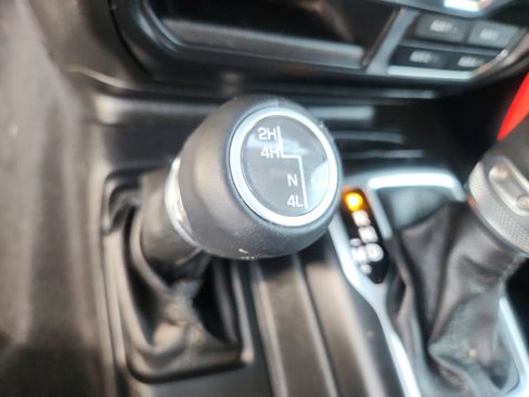 Used 2020 Jeep Wrangler Unlimited Sahara image 33