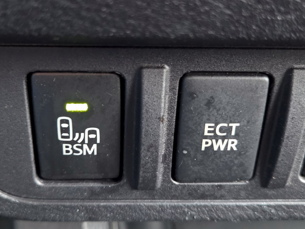 Used 2021 Toyota Tacoma TRD Sport w/ Technology Package AWD/4WD image 15