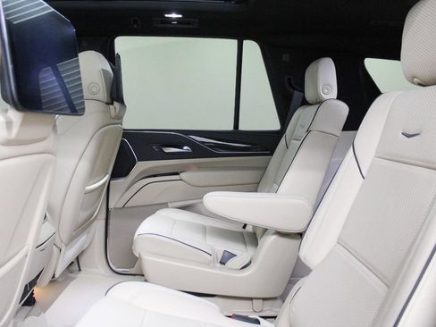 Used 2024 Cadillac Escalade Premium Luxury w/ LPO, Floor Liner Package AWD/4WD image 26