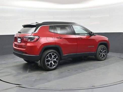 Used 2025 Jeep Compass Limited image 4