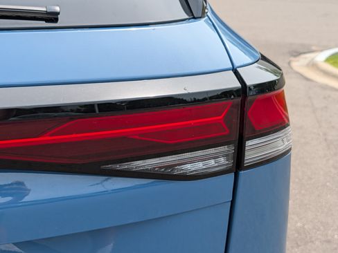 Certified 2025 Volkswagen Tiguan SE R-Line AWD/4WD image 17
