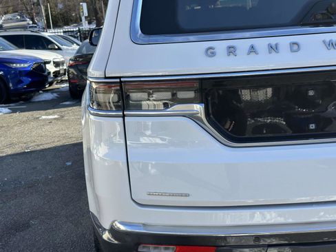 Used 2022 Jeep Grand Wagoneer Series II w/ Premium Group II AWD/4WD image 11