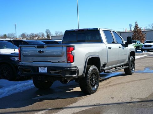 Used 2025 Chevrolet Silverado 2500 ZR2 image 4