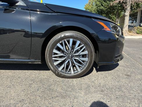 Used 2025 Nissan Altima 2.5 SV FWD image 29