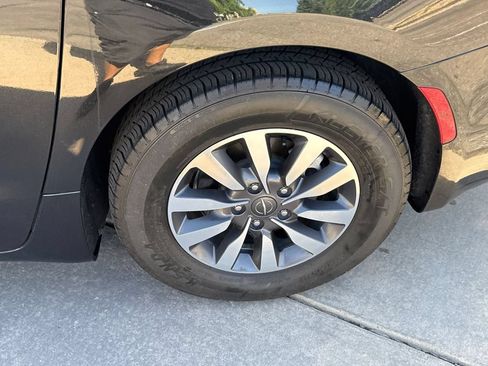 Used 2022 Chrysler Pacifica Touring-L w/ Uconnect Theater Family Group FWD image 12