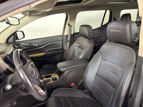 Used 2019 GMC Acadia Denali w/ Technology Package AWD/4WD image 17
