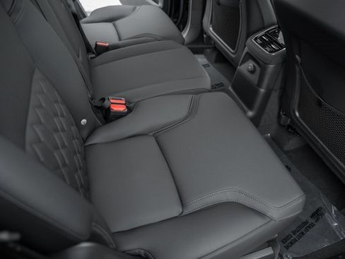 Certified 2025 Volvo XC90 T8 Core w/ Climate Package image 31