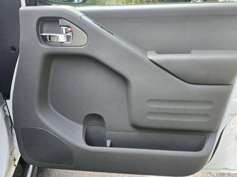 Used 2017 Nissan Frontier SV image 18