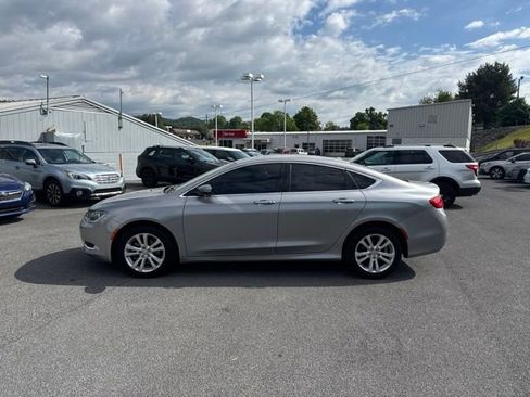 Used 2015 Chrysler 200 Limited w/ Convenience Group FWD image 5