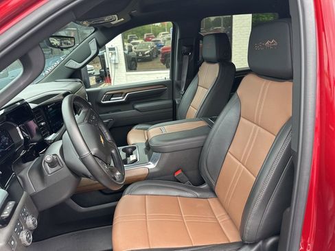 Used 2024 Chevrolet Silverado 2500 High Country w/ Technology Package image 5