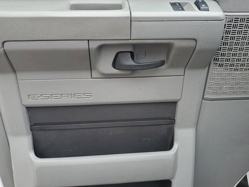 Used 2014 Ford E-150 and Econoline 150 Extended w/ Interior Upgrade Package image 17