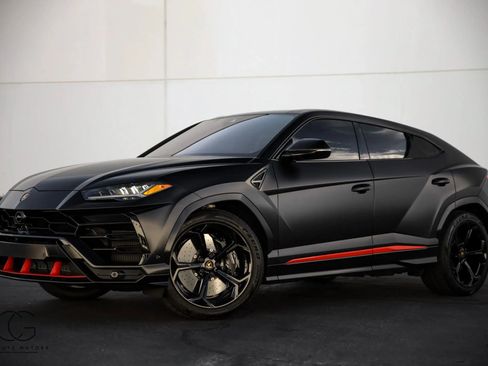 Used 2022 Lamborghini Urus Sport Utility 4D image 4