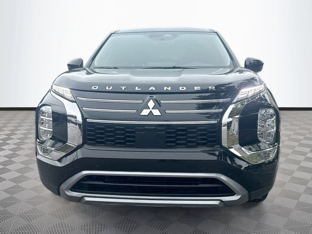 Used 2025 Mitsubishi Outlander SE FWD image 2