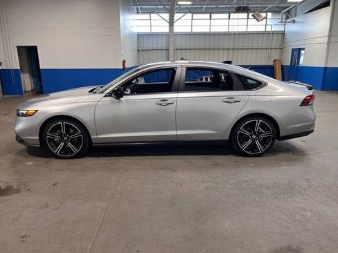 Used 2025 Honda Accord Sport image 6