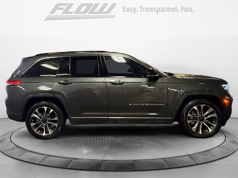 Used 2022 Jeep Grand Cherokee Overland w/ Luxury Tech Group IV AWD/4WD image 10