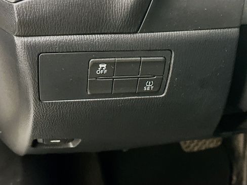 Used 2018 MAZDA MAZDA3 Touring FWD image 17