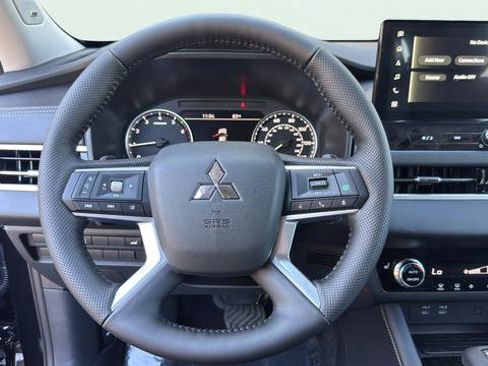 New 2026 Mitsubishi Outlander SE image 16