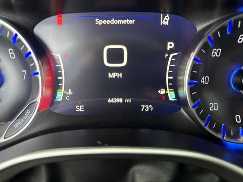 Used 2023 Chrysler Pacifica Touring-L FWD image 18