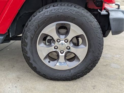 Used 2017 Jeep Wrangler Unlimited Sahara w/ Connectivity Group image 11