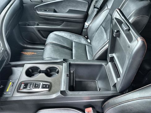 Used 2024 Honda Passport TrailSport image 19