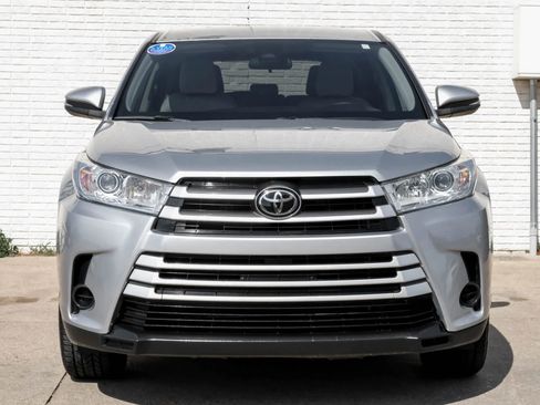 Used 2019 Toyota Highlander LE image 4