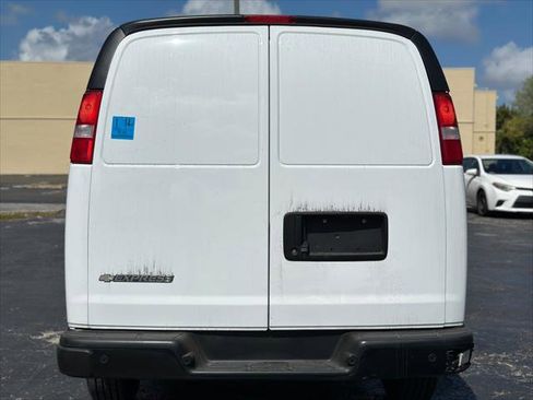 Used 2021 Chevrolet Express 2500 w/ Driver Convenience Package image 7