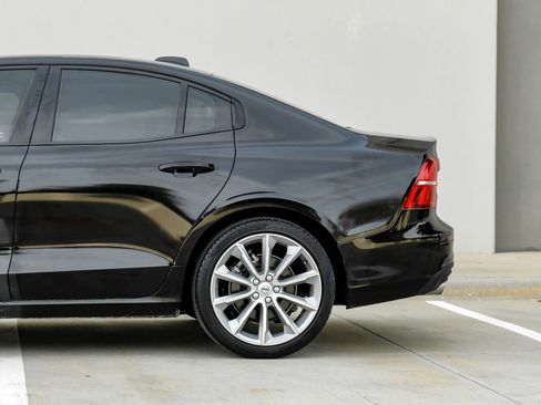 Used 2020 Volvo S60 T5 Momentum image 19
