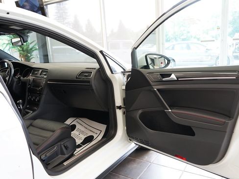 Used 2017 Volkswagen GTI SE FWD image 41