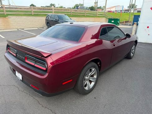Used 2019 Dodge Challenger SXT RWD image 5