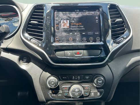 Certified 2019 Jeep Cherokee Overland AWD/4WD image 16