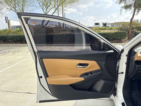 Used 2021 Nissan Sentra SV w/ SV Premium Package image 19