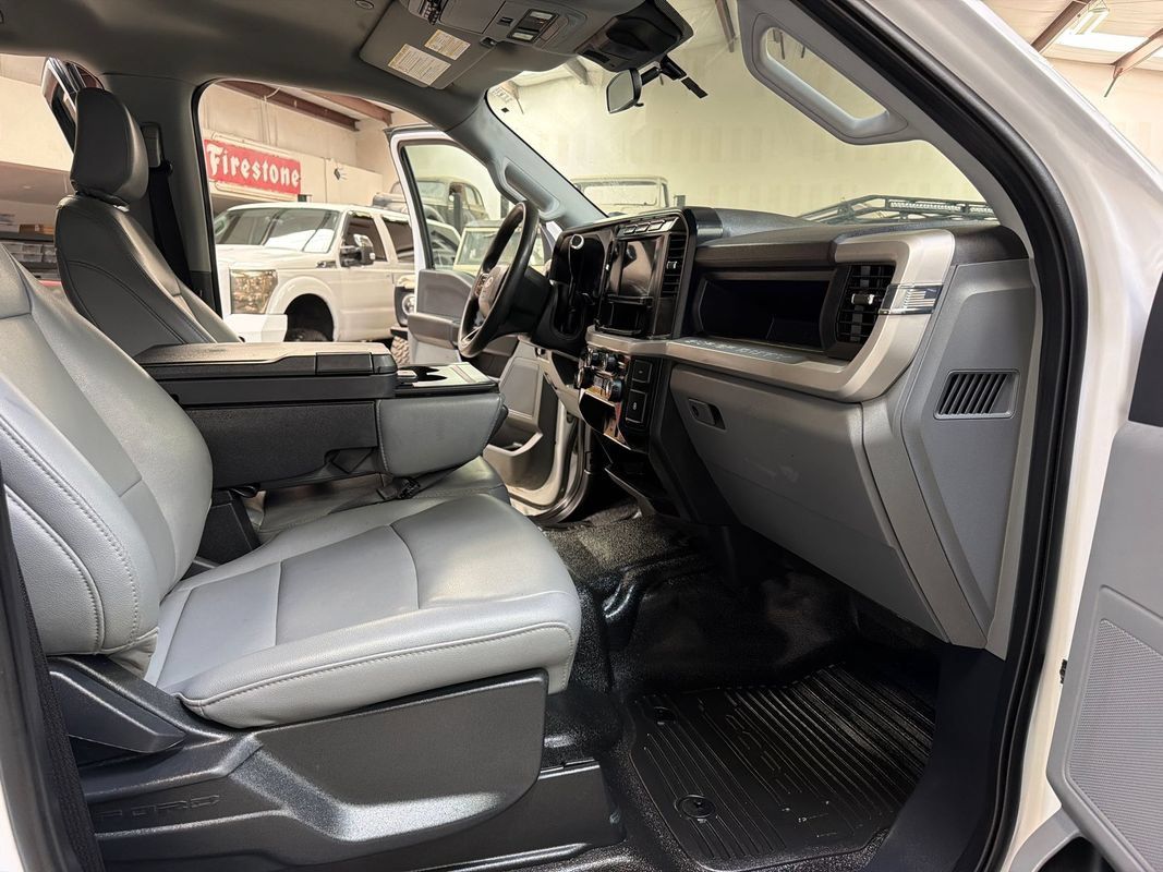 Used 2024 Ford F550 4x4 Crew Cab Super Duty image 32