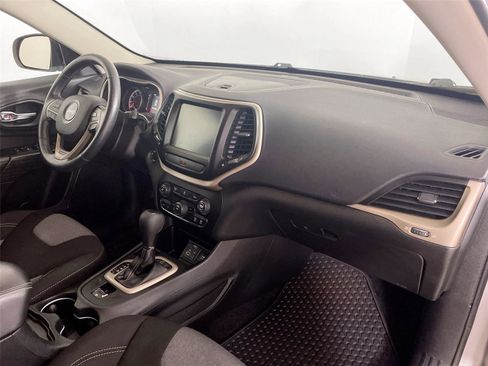 Used 2014 Jeep Cherokee Latitude w/ Cold Weather Group FWD image 26