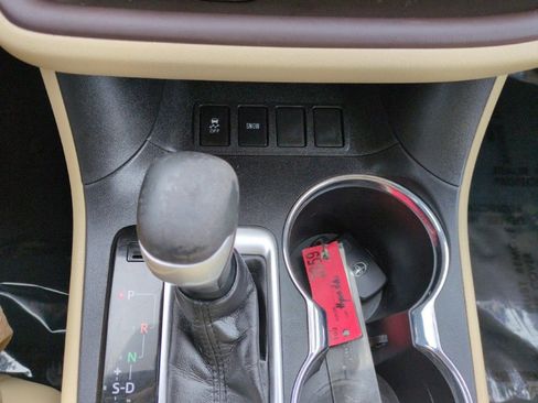 Used 2019 Toyota Highlander XLE FWD image 27