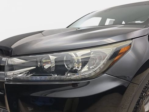 Used 2019 Toyota Highlander Limited FWD image 32