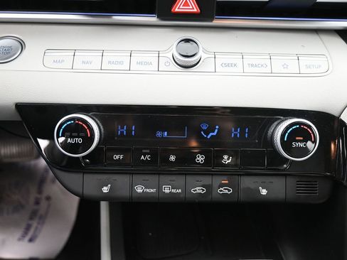 Used 2024 Hyundai Elantra Limited FWD image 13