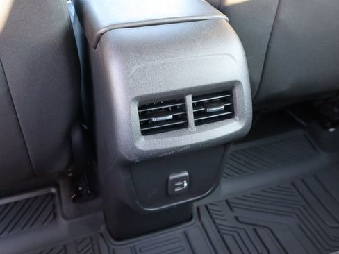 Used 2020 Chevrolet Equinox L image 34