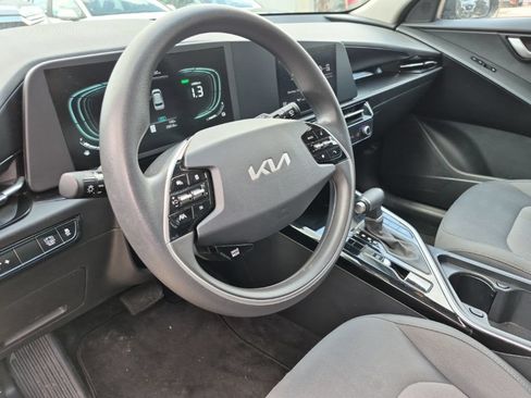 Used 2025 Kia Niro LX FWD image 7