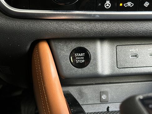 Used 2024 Nissan Rogue Platinum FWD image 22