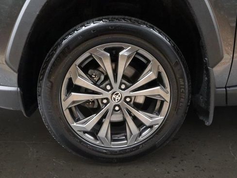 Used 2023 Toyota RAV4 XLE Premium image 8