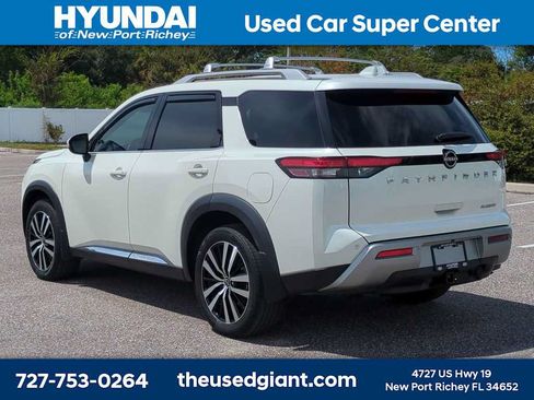 Used 2023 Nissan Pathfinder Platinum FWD image 3