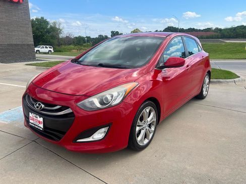 Used 2013 Hyundai Elantra GT w/ Touch & Go Pkg FWD image 2